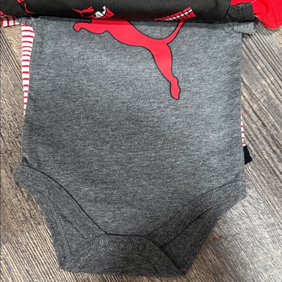 4 pack Puma Bold Red baby Bodysuit - Picture 4 of 7